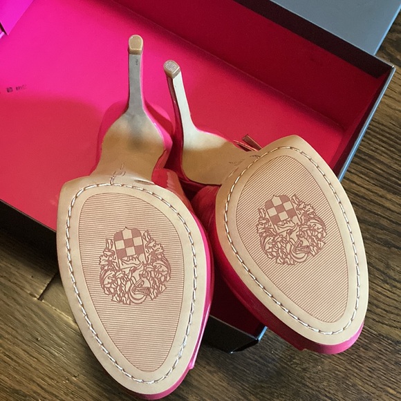 ✅Vince Camuto Candy pink patent leather heels - Picture 3 of 6